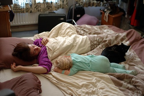 Sandra en Jan en Hecate in bed